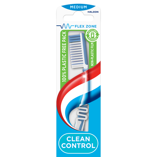Aquafresh Tandenborstel clean control medium 1.00 Stuks